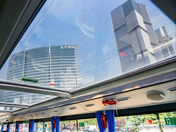 Blockbuster! Panoramic sunroof electric double decker in Zhengzhou!