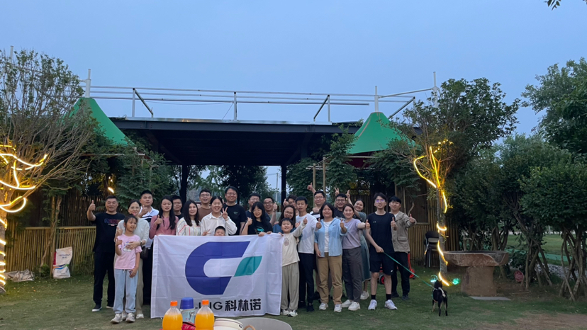 Molead Cling team spent a pleasant night on the weekend