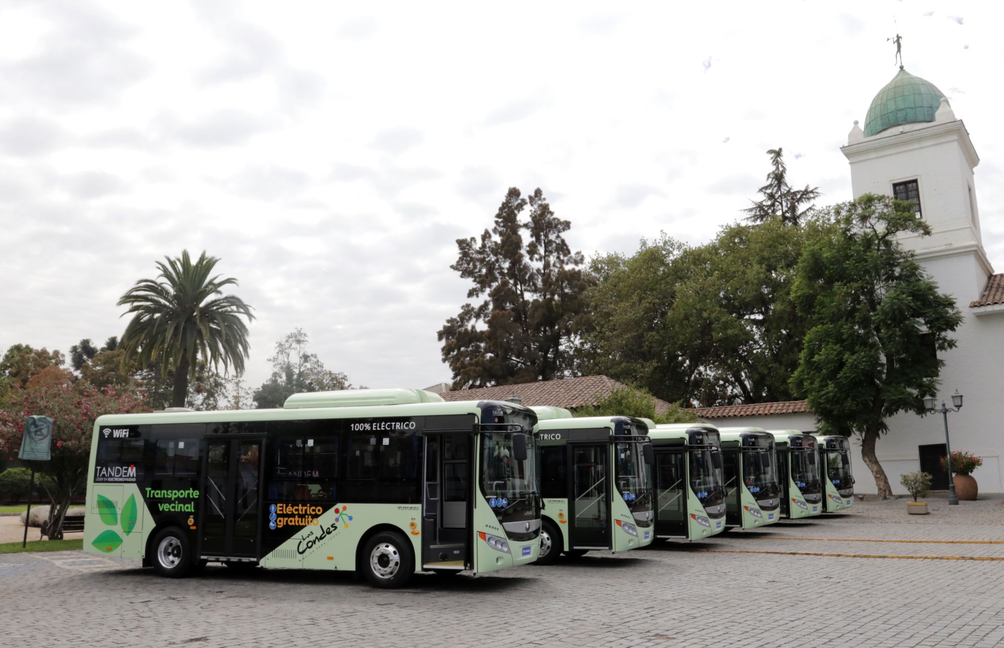 What is the Advantages of Electric Bus Air Conditioning molead cling electric bus air conditioner HVAC system